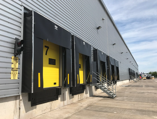 Protección contra los elementos Sistema de carga ajustable Refugio de la puerta del muelle Industrial A medida aislado térmico almacenamiento en frío bodega de carga logística