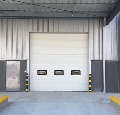 Panel de puerta de doble piel Puertas seccionales comerciales Puertas industriales para estaciones de bomberos Puertas seccionales de acero Aplicación en fábricas y almacenes