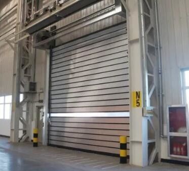Panel sándwich de puerta espiral de alta velocidad interior de ascensor Industrial vertical automático de 70mm para paso al aire libre