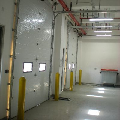 Coloree la puerta de arriba seccional industrial revestida, puertas seccionales de acero del garaje