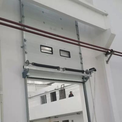 El panel seccional de arriba remoto eléctrico de la puerta para el parque logístico