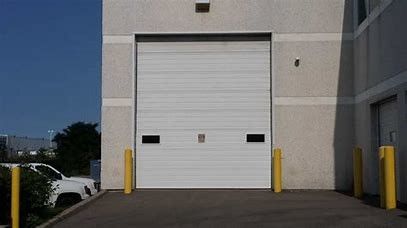 La puerta seccional industrial del parque de bomberos 3000x3000 cubrió el panel de acero del bocadillo 40m m