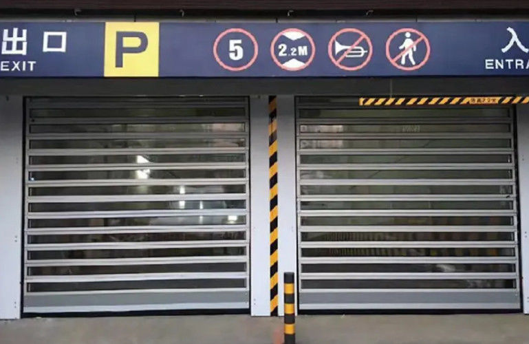 Aluminio Transparente Puerta espiral de alta velocidad Eficiencia de seguridad para lugares de trabajo ocupados Industrial aislado térmico