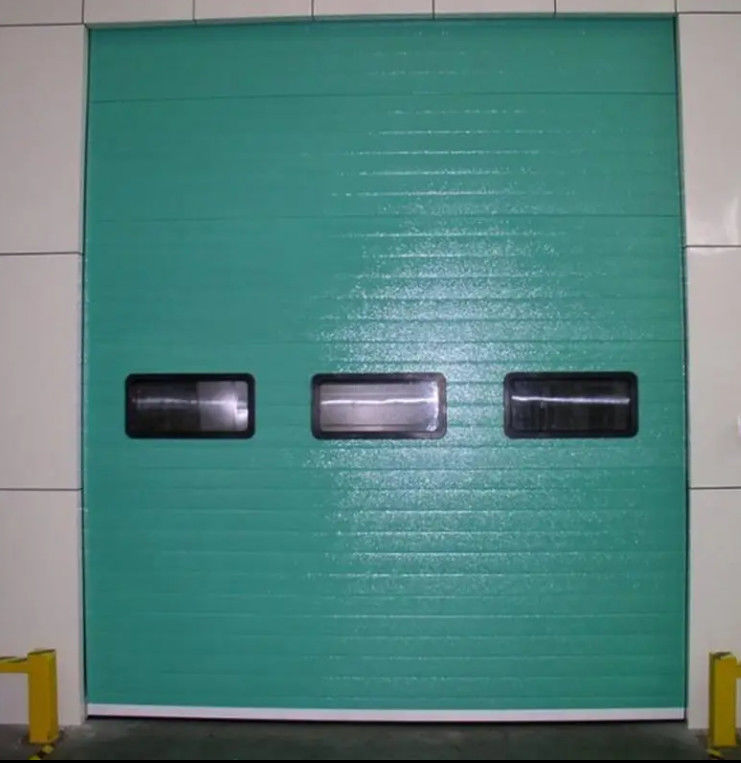Puertas seccionales aisladas de acero con aislamiento de espuma de poliuretano y colores personalizables