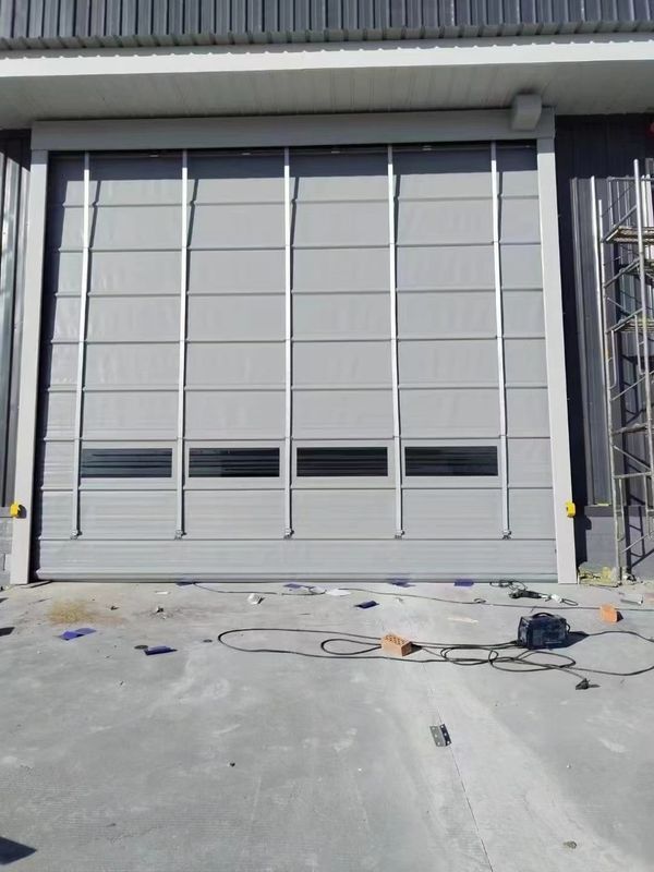 Seguridad de diseño moderno Puerta de rodillo rápida con aislamiento y bajo mantenimiento Anticorrosin y resistente al desgaste