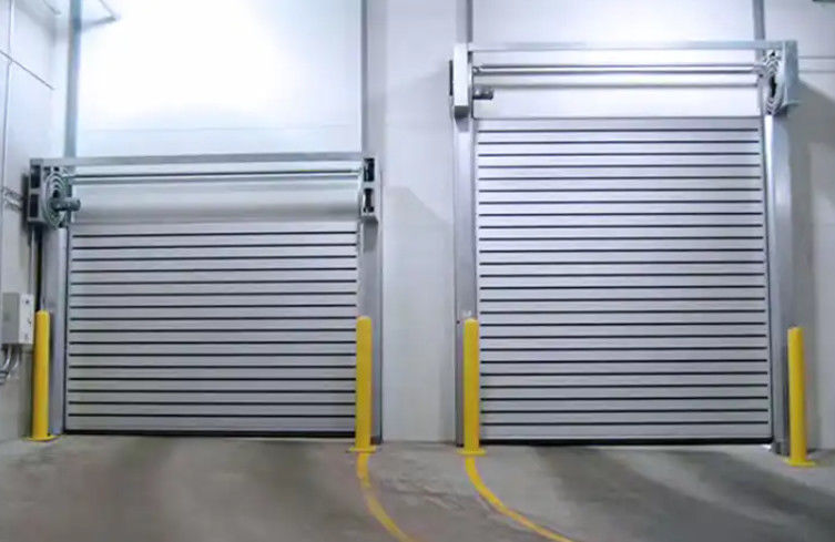 Puerta espiral motorizada de alta velocidad con sensor fotoeléctrico 0,8m/s Velocidad y 220V/50HZ Fuente de alimentación Industrial automática