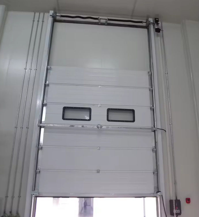 Puerta seccional aislada de acero recubierta en polvo con estripación de vinilo y puerta de garaje seccional de aluminio