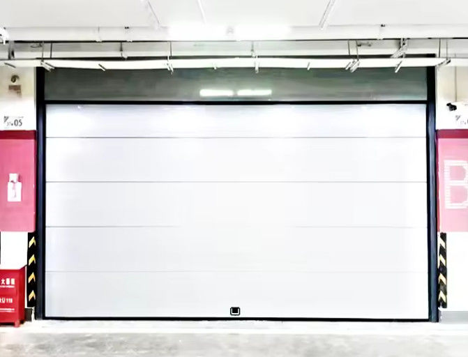 Puerta seccional de doble piel de acero con mando remoto con llave Puerta vertical de garaje