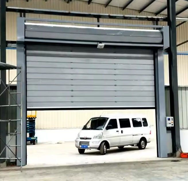 Puerta espiral de velocidad con 0,8 m/s de apertura de 0,75 kW de potencia del motor Sistema de seguridad del sensor fotoeléctrico