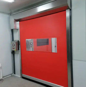 Puertas de rodillo rápidas de seguridad moderna con aislamiento térmico para una mayor seguridad