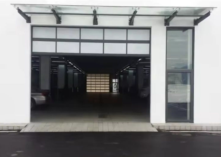 Puerta seccional de aluminio de doble acristalamiento con excelente aislamiento de fabricación profesional Puerta de vidrio de color marrón