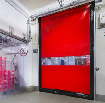 Puertas de rodillo rápidas industriales de seguridad automática de plástico de acero de alta resistencia con resistencia a las condiciones climáticas y aislamiento