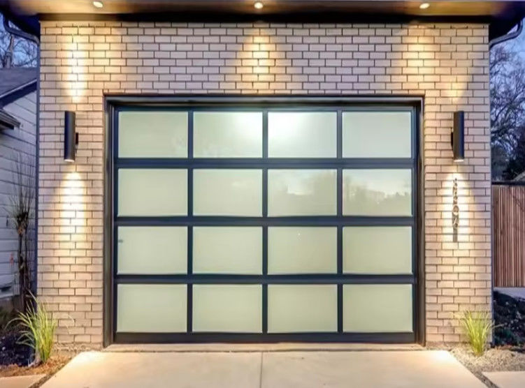 Puerta seccional de aluminio recubierta en polvo moderna con seguridad manual o operación automática