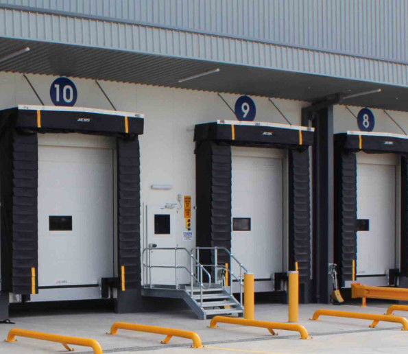 Fácil de instalar PVC cubierta de puerta del muelle que proporciona protección contra los elementos industriales personalizados