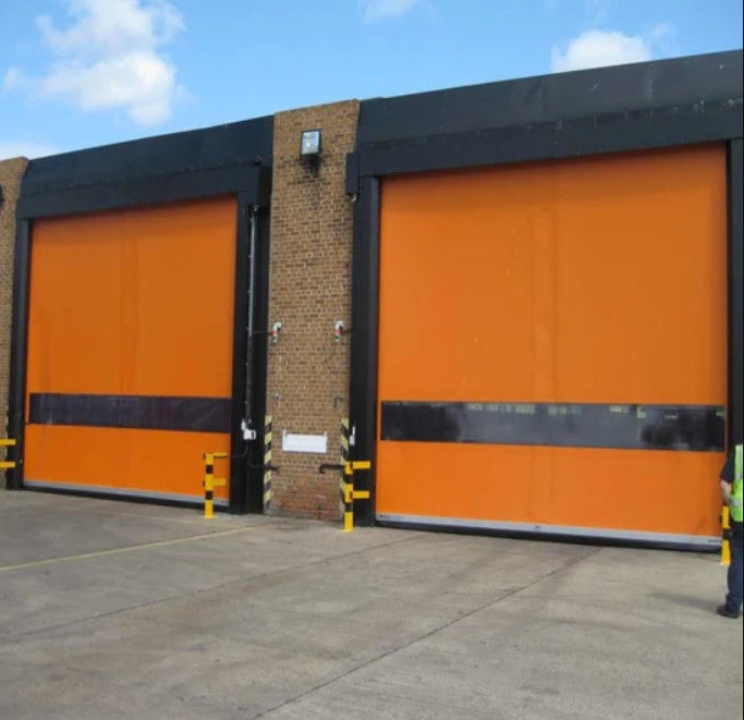 Puerta de rodillo rápido de pista de acero inoxidable de aleación de aluminio con aislamiento y seguridad superiores