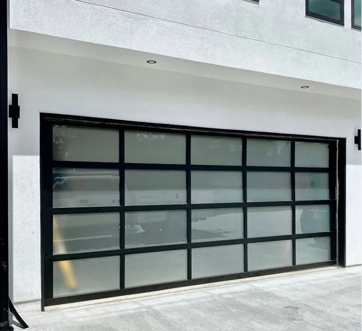 Seguridad exterior de rodadura eléctrica automática Alta estanqueidad al agua Clase 3 Puerta de garaje transparente Puerta de garaje seccional de vidrio