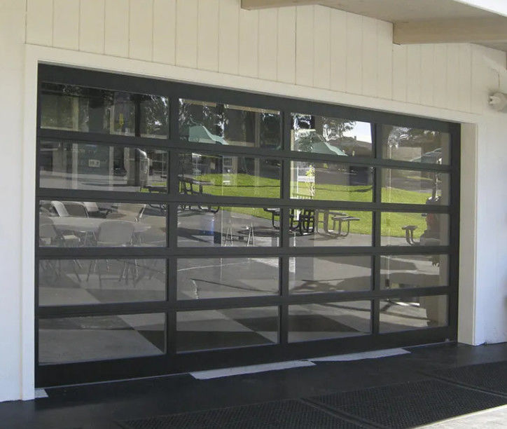 Tipo de apertura de alta seguridad Manual o automático estanqueidad al agua Clase 3 Vidrio transparente Puerta de garaje seccional moderna de operación inteligente personalizada Puerta de garaje