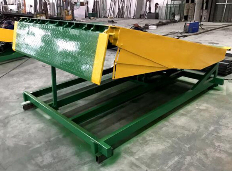 Mecánica de puertas del muelle niveladores Taller automático placa de muelle 25000-40000LBS Capacidad de diseño seguro