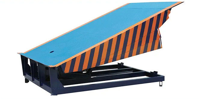 Taller de trabajo pesado niveladores de puertas automáticos de placa de muelle 25000-40000LBS Diseño seguro para operaciones de muelle de capacidad
