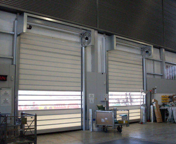 Puerta espiral transparente de alta velocidad de aluminio de alta eficiencia de seguridad con fuente de alimentación de 220V / 50HZ