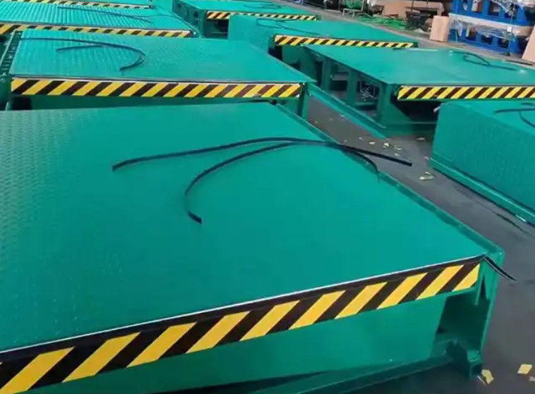 Taller de niveladores eléctricos de puertas de muelle placa automática de muelle 25000-40000LBS diseño seguro para la carga segura