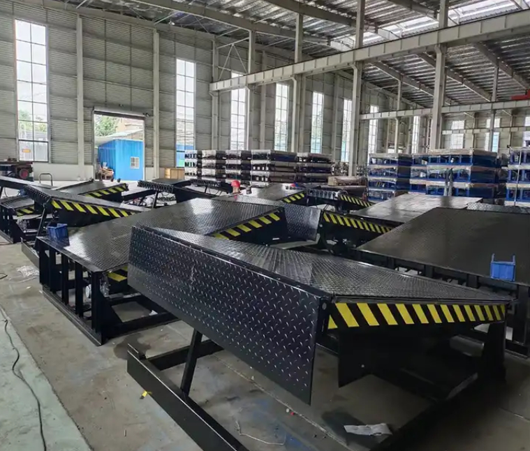 Plataforma de muelle automática para taller de diseño seguro de alta capacidad de 25000-40000 LBS con longitud de labio personalizable, solución de carga de alta resistencia para centros de logística y distribución