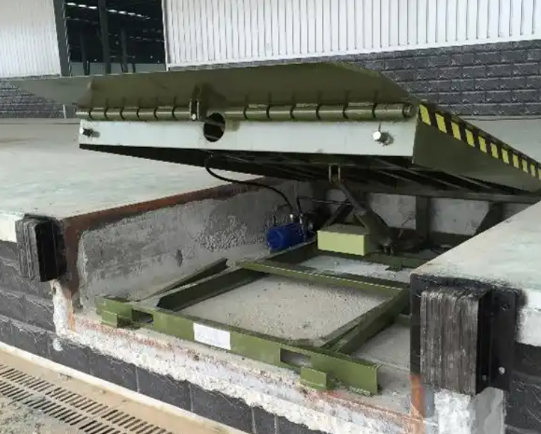 Rampas de carga para montacargas de contenedores Carga y descarga Niveladores de puertas de muelle Taller Placa de muelle automática 25000-40000LBS Diseño seguro