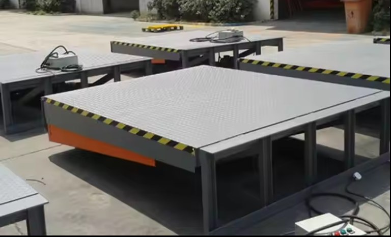 Taller de niveladores de puertas de muelle placa de muelle automática 25000-40000LBS diseño seguro mecánico de alto rendimiento eléctrico hidráulico carga flexible
