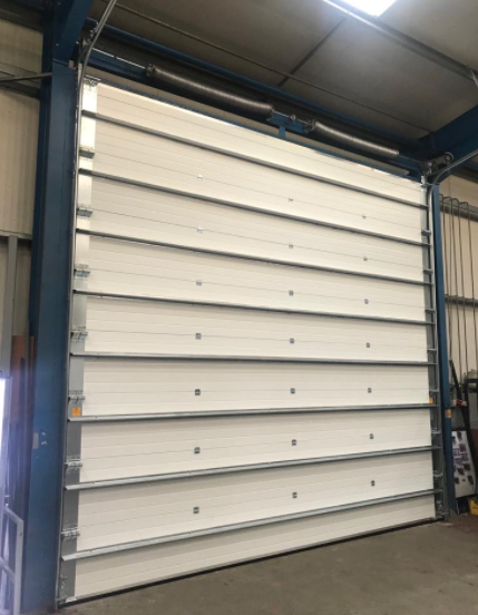 Exportadores de puertas seccionales industriales de estación de bomberos con cerradura de alta seguridad, formadas automáticamente y de emergencia, y puertas enrollables ignífugas